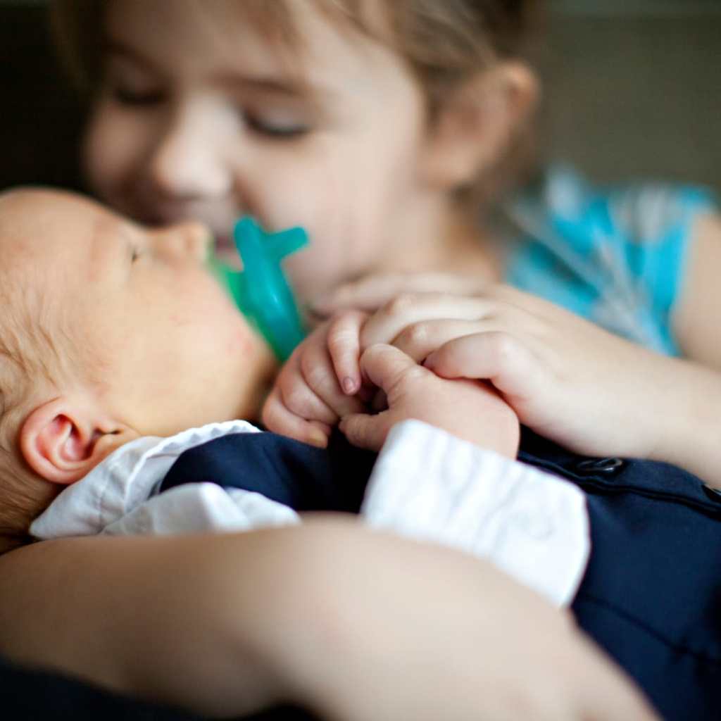 A chegada de um segundo filho: impacto emocional e adaptação familiar